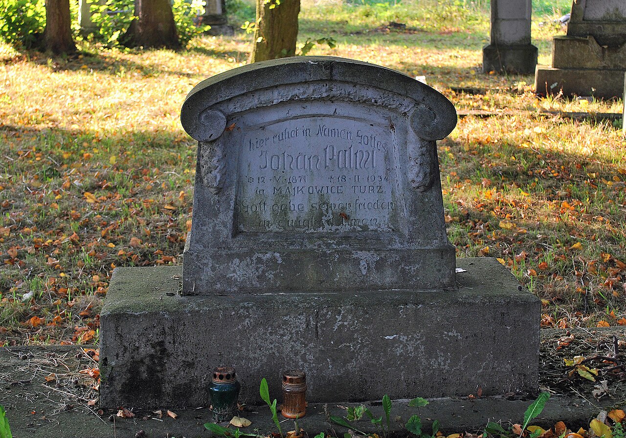 Epitafia i napisy na nagrobek - jak wybrać słowa, które oddadzą charakter człowieka