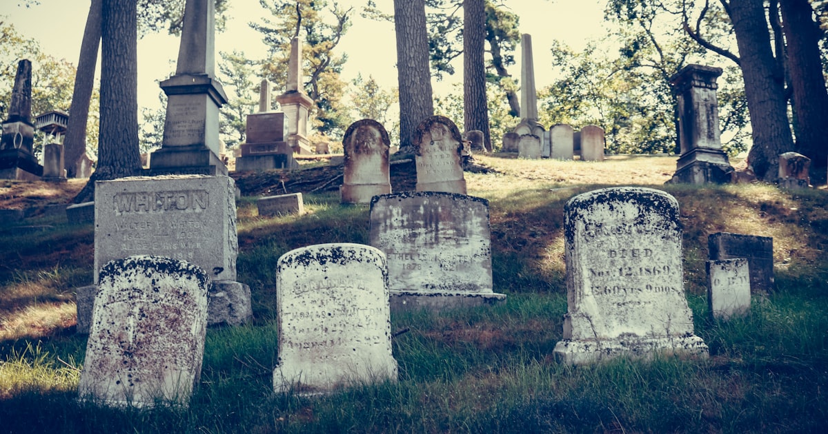 Ile kosztuje pogrzeb w 2026 roku? Pełne zestawienie kosztów