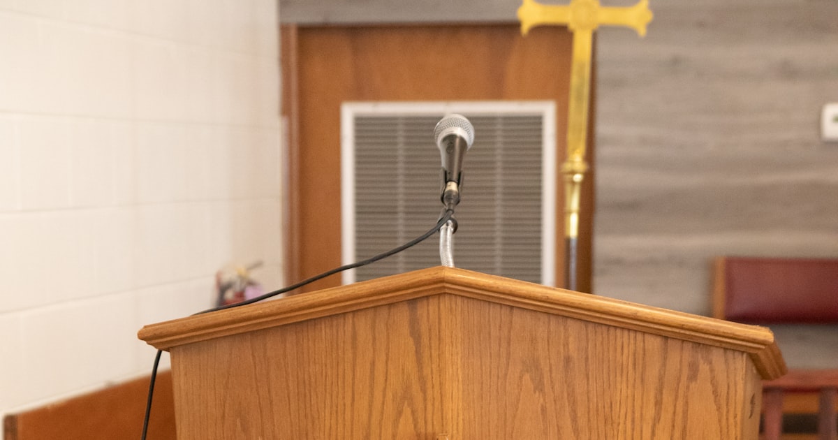 Mowa pogrzebowa - jak przygotować przemówienie na pogrzebie