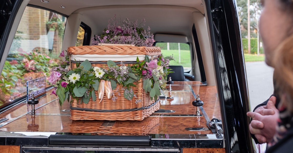 Organizacja pogrzebu krok po kroku - co trzeba załatwić i w jakiej kolejności