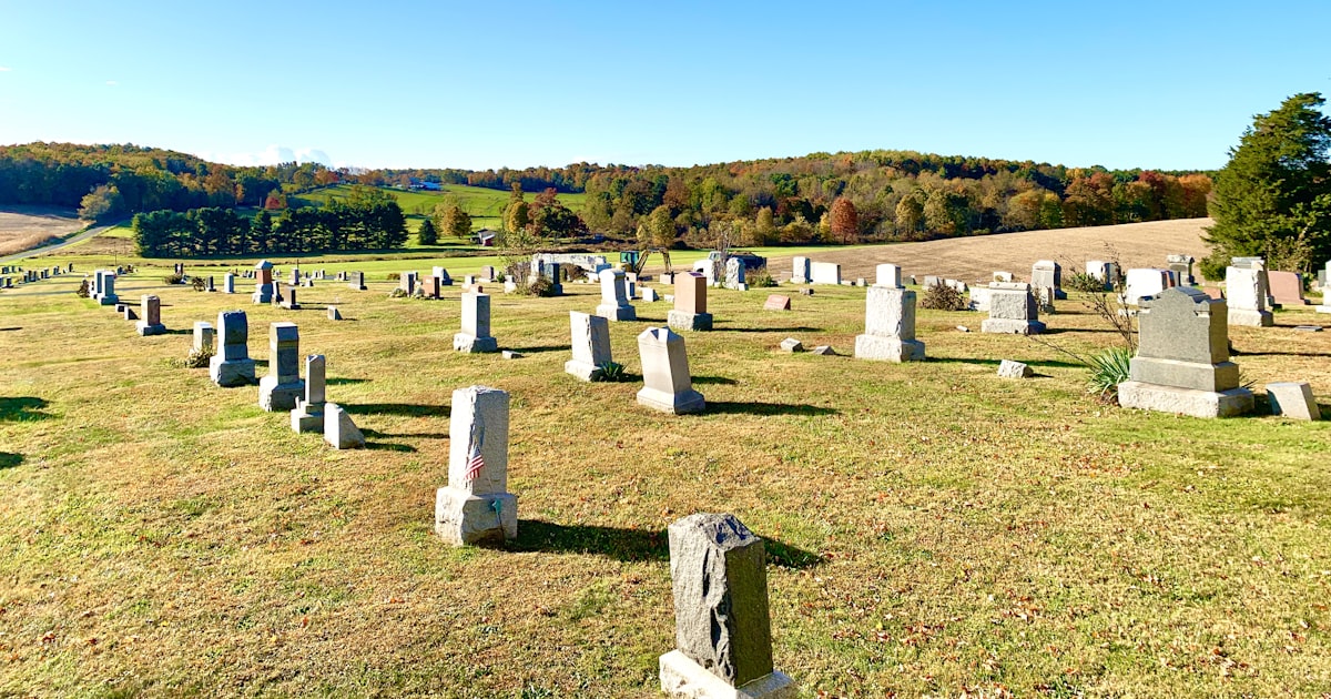 Jak znaleźć grób bliskiej osoby - wyszukiwarki grobów i aplikacje
